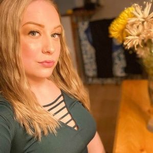 Meet your Posher, Athina